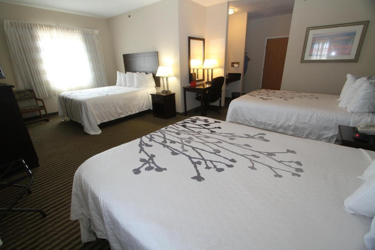 Bowman Inn And Suites Bagian luar foto